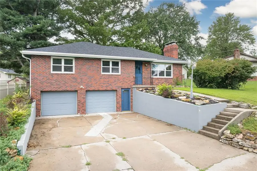 1806 Safari Drive, Saint Joseph, MO 64506 - #2