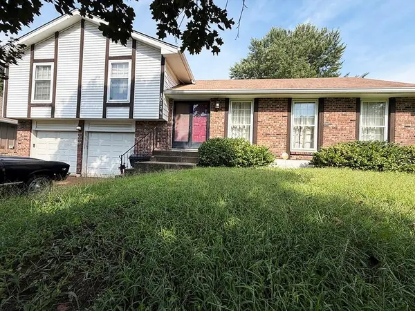 1012 SW 16th Street, Blue Springs, MO 64015
