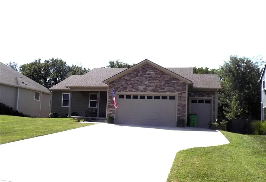 211 Hillside Drive, Baldwin City, KS 66006 - #2