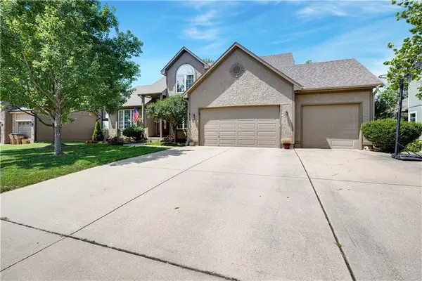 826 Trailway Drive, Raymore, MO 64083