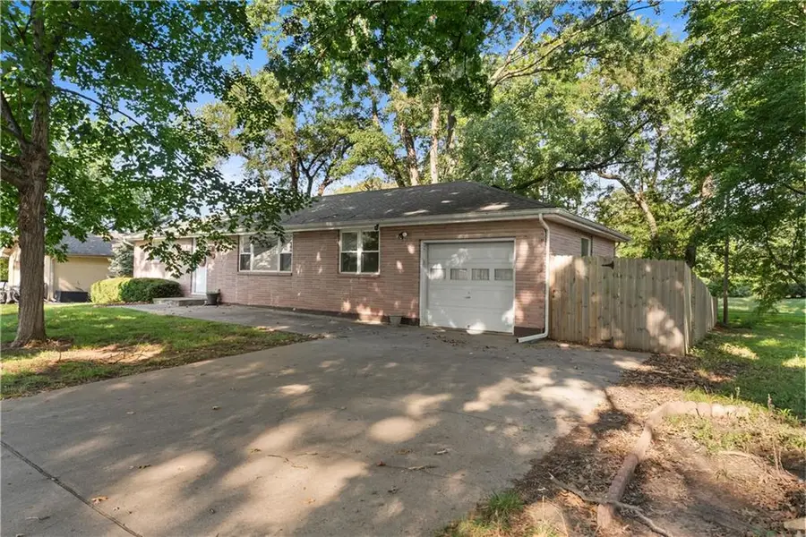 102 Highland Drive, Smithville, MO 64089 - #2