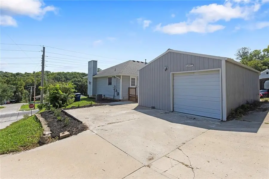 500 S Commercial Avenue, Smithville, MO 64089 - #2