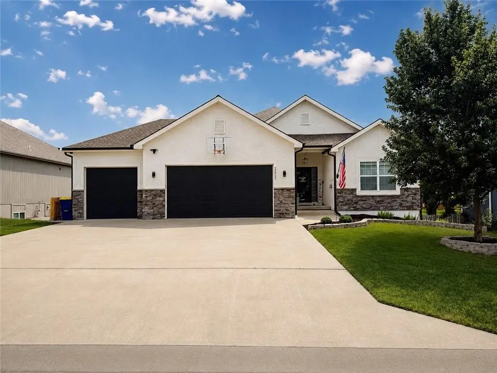 22905 S Creekview Drive, Peculiar, MO 64078 - #1
