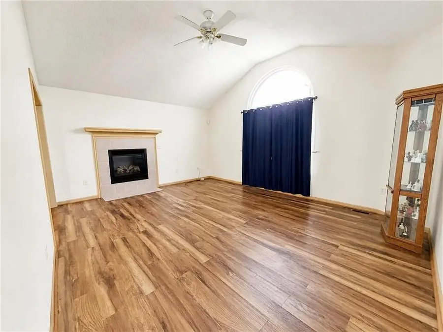 3823 E 53rd Street, Kansas City, MO 64130 - #3
