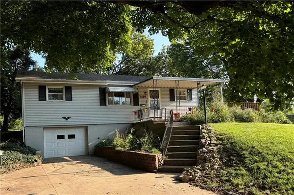 1609 Green Valley Road, St Joseph, MO 64505