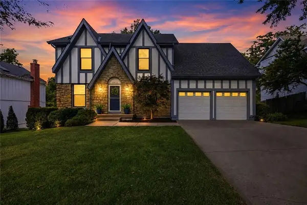 6832 Alden Street, Shawnee, KS 66216