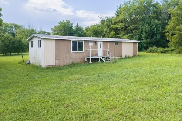 9445 Village Lane, Ozawkie, KS 66070