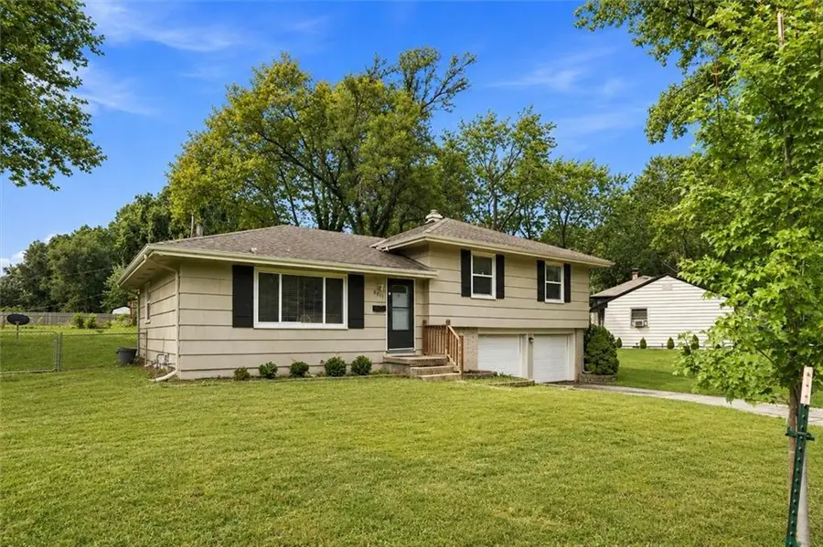 8611 E 85th Street, Raytown, MO 64138 - #2