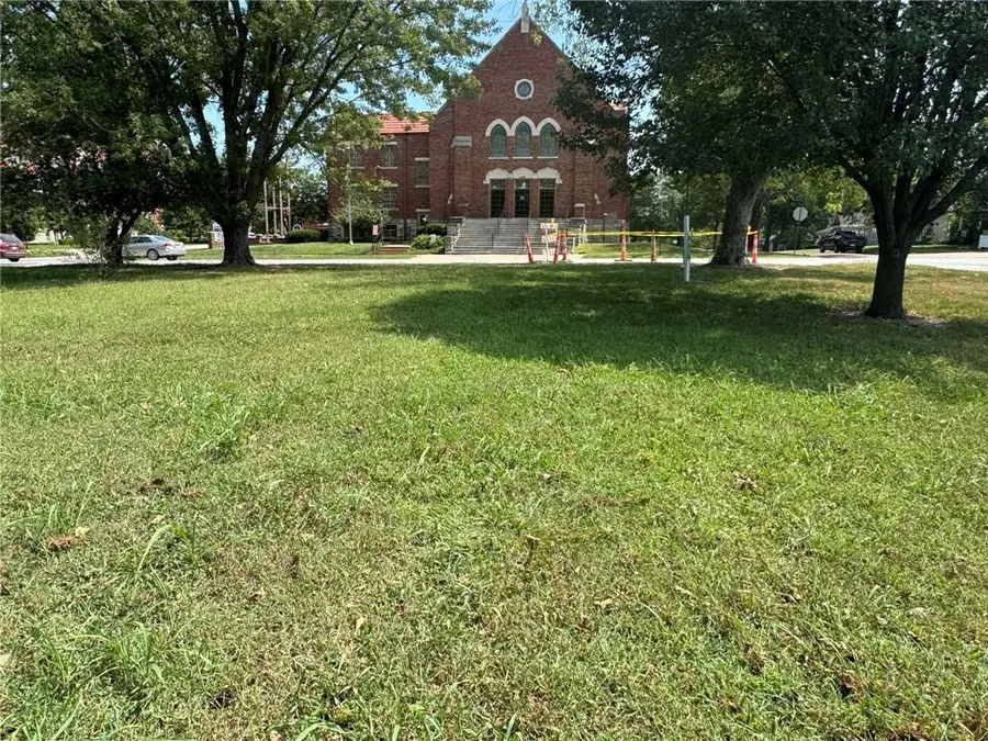 210 S Silver Street, Paola, KS 66071 - #2