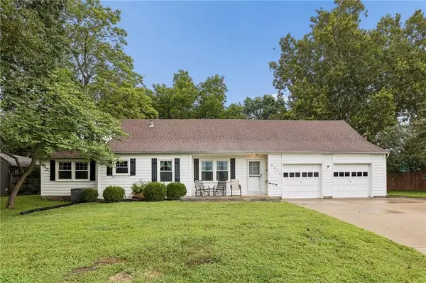 8236 Santa Fe Drive, Overland Park, KS 66204