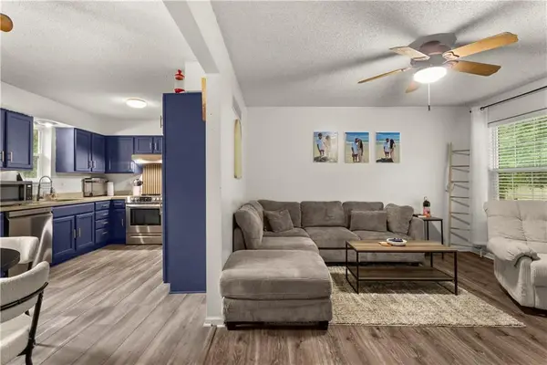 808 SE 19th Street, Oak Grove, MO 64075
