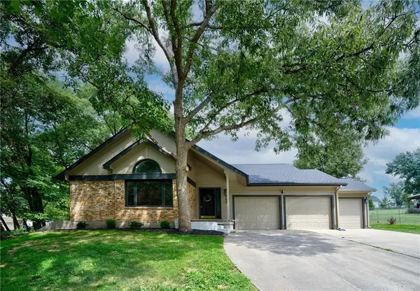 9304 NW 79th Street, Weatherby Lake, MO 64152