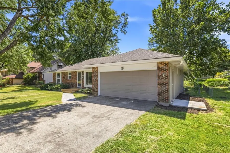 11717 W 53rd Street, Shawnee, KS 66203 - #2