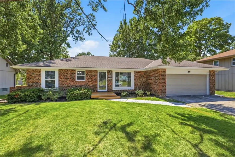 11717 W 53rd Street, Shawnee, KS 66203 - #3