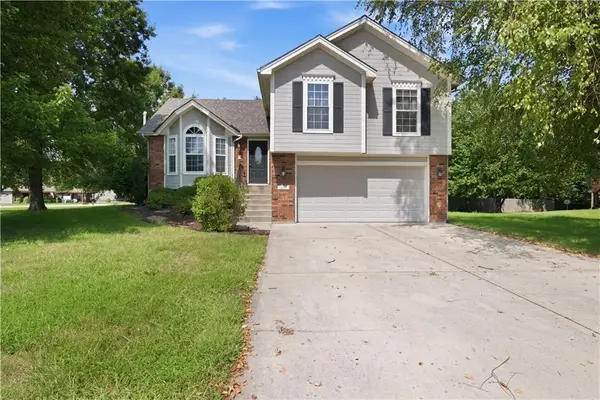 201 Mesa Drive, Smithville, MO 64089