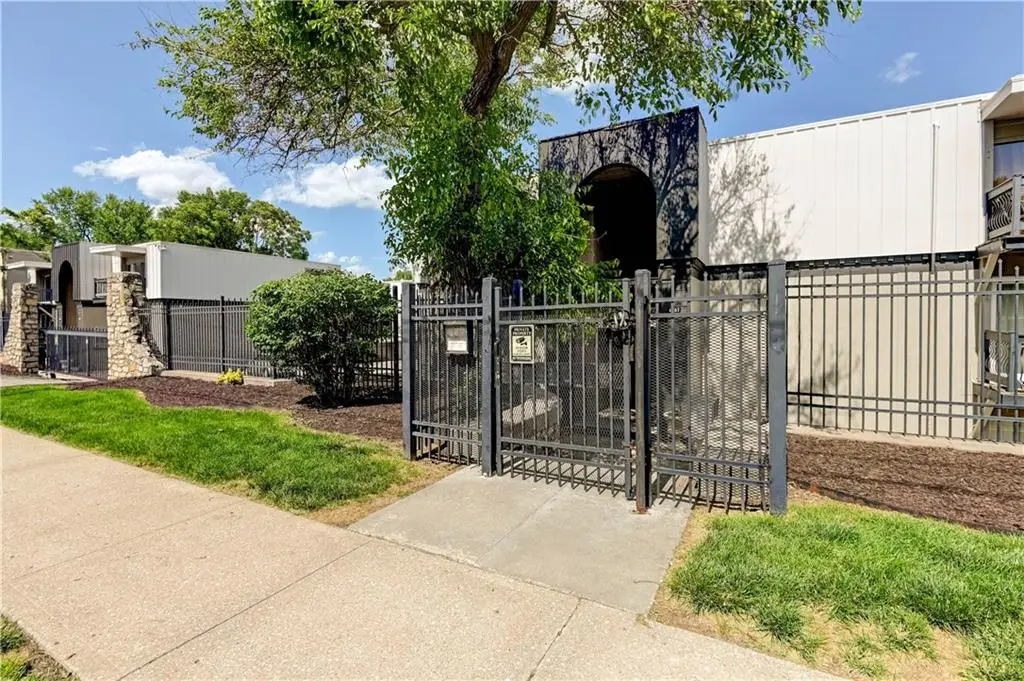 4157 Roanoke Road #2, Kansas City, MO 64111 - #1