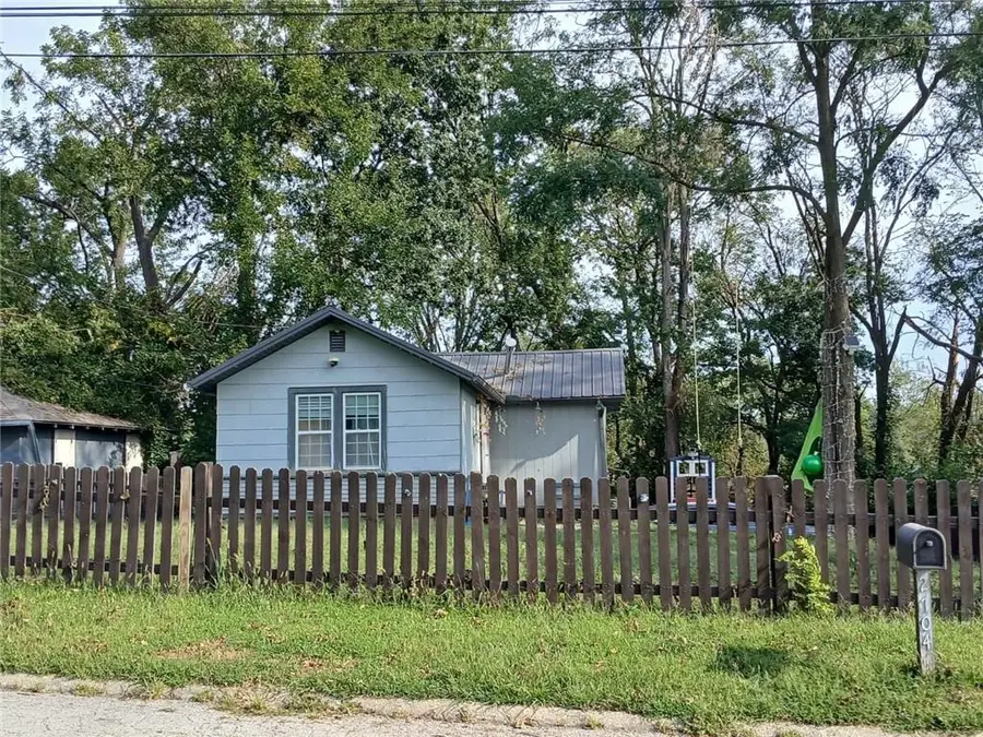 2704 Cleveland Avenue, Kansas City, KS 66104 - #2