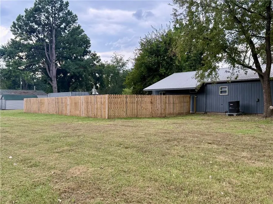 1021 E Park Avenue, Rich Hill, MO 64779 - #2