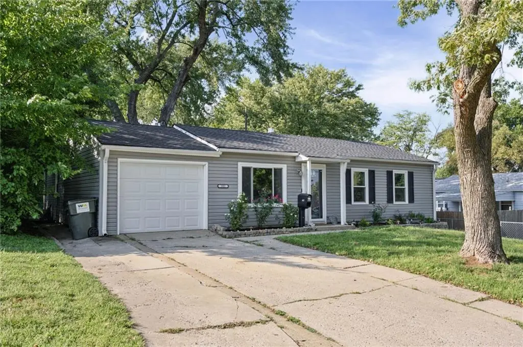 302 E 3rd Drive S, Independence, MO 64050 - #1
