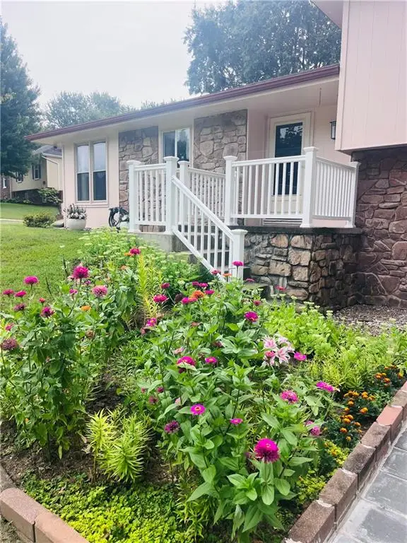 2902 Derven Court, Saint Joseph, MO 64506 - #2