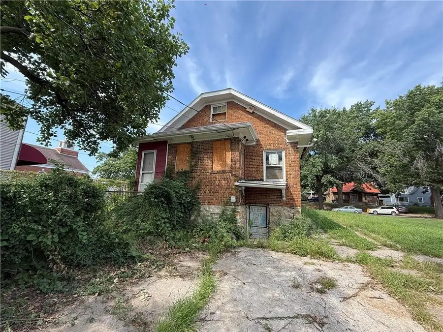 5437 Brooklyn Avenue, Kansas City, MO 64130 - #3
