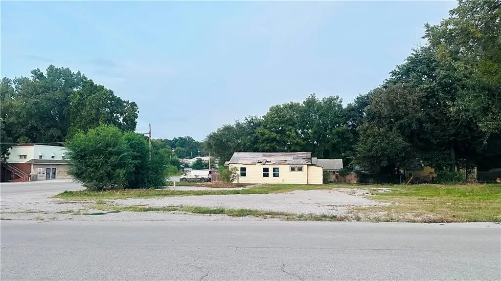 10901 E Truman Road, Independence, MO 64052 - #1