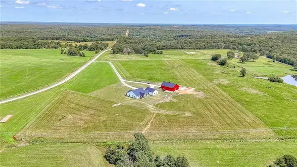 4674 NW B Highway, Appleton City, MO 64724