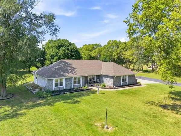 702 2nd Avenue, Greenwood, MO 64034