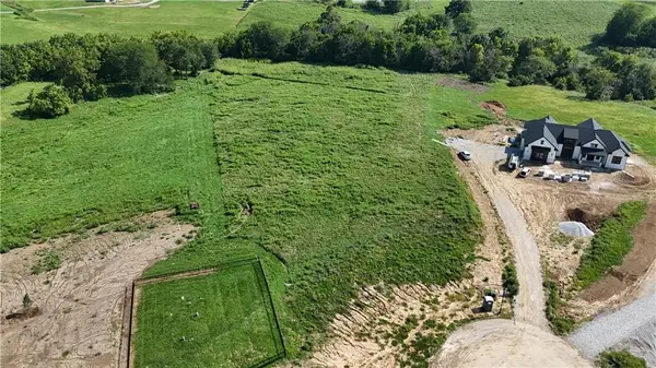 14713 Emerald Court, Smithville, MO 64089