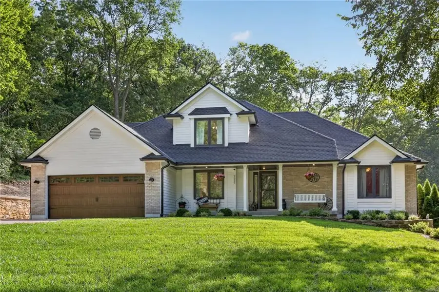 7355 NW Brightwell Road, Parkville, MO 64152 - #2
