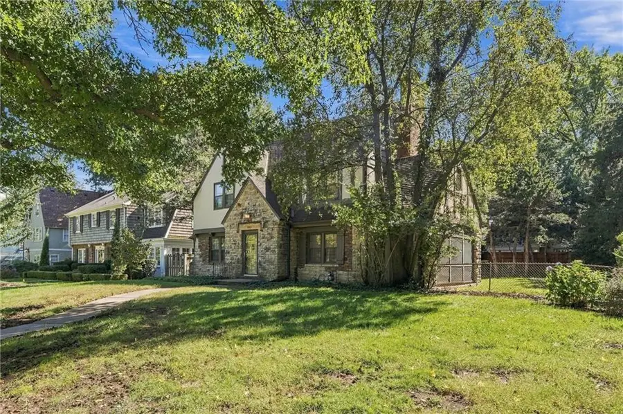445 W 66th Terrace, Kansas City, MO 64113 - #2