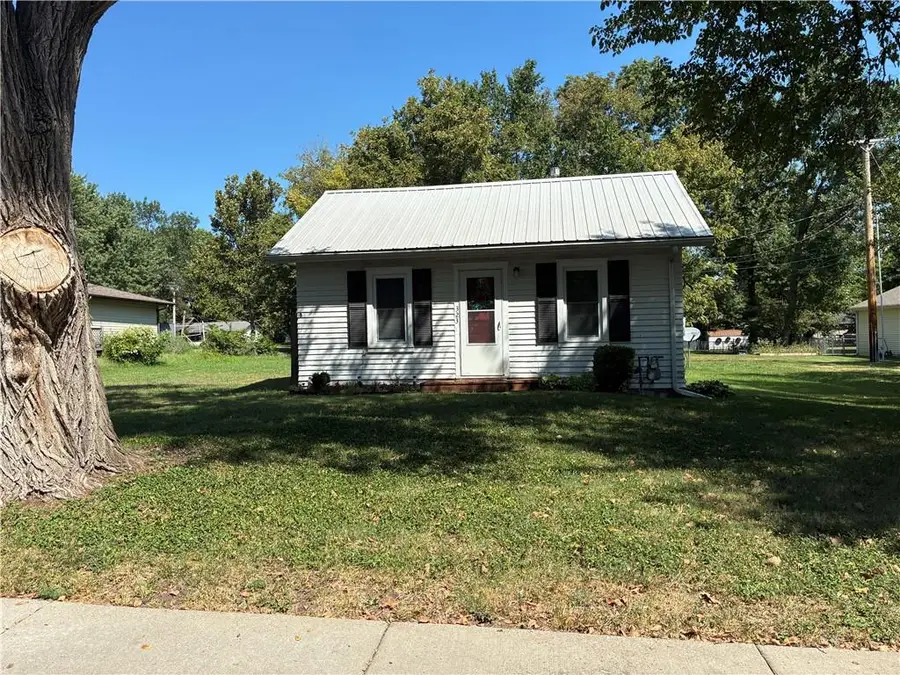 323 E 13th Street, Ottawa, KS 66067 - #2