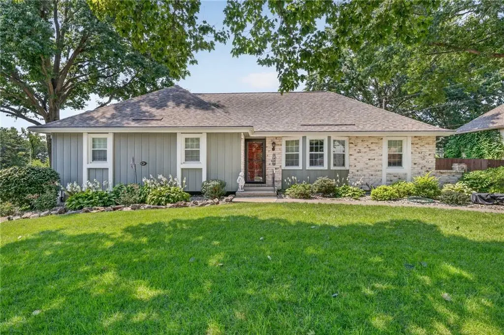 7320 N Garfield Avenue, Gladstone, MO 64118 - #1