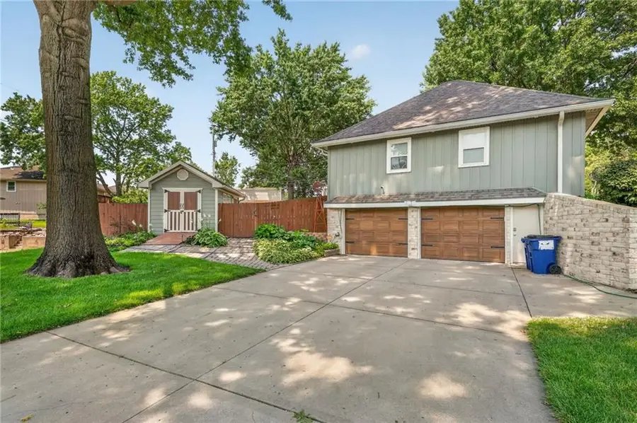 7320 N Garfield Avenue, Gladstone, MO 64118 - #2
