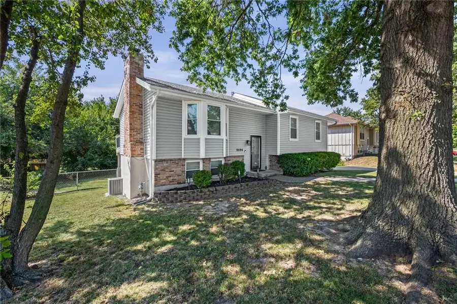 8404 N Pomona Avenue, Kansas City, MO 64153 - #2