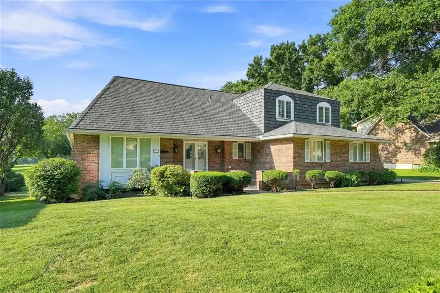 508 NW Golfview Drive, Blue Springs, MO 64014 - #2