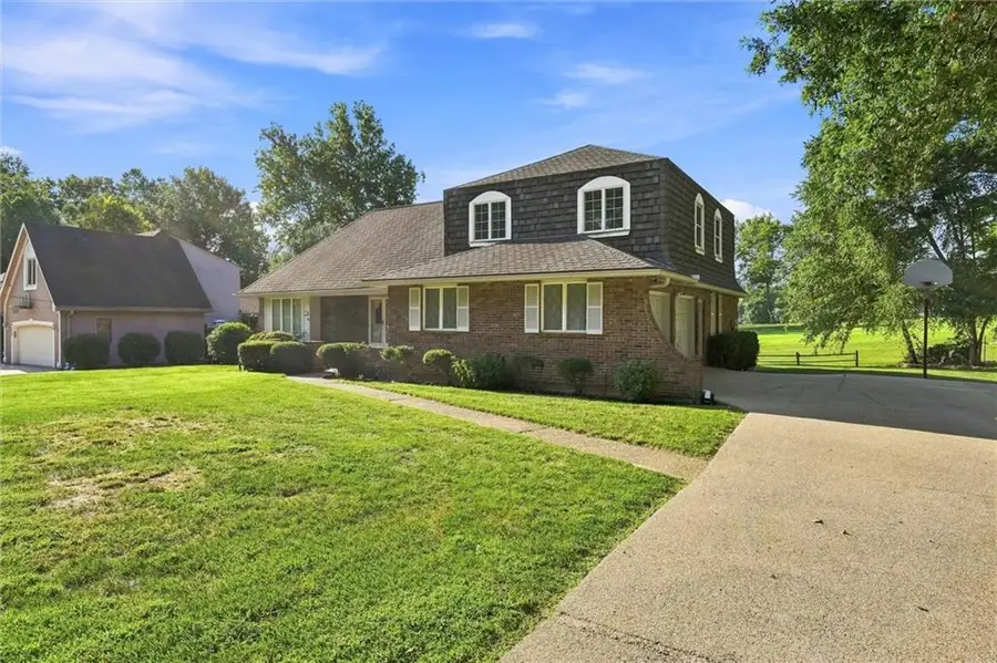 508 NW Golfview Drive, Blue Springs, MO 64014 - #3