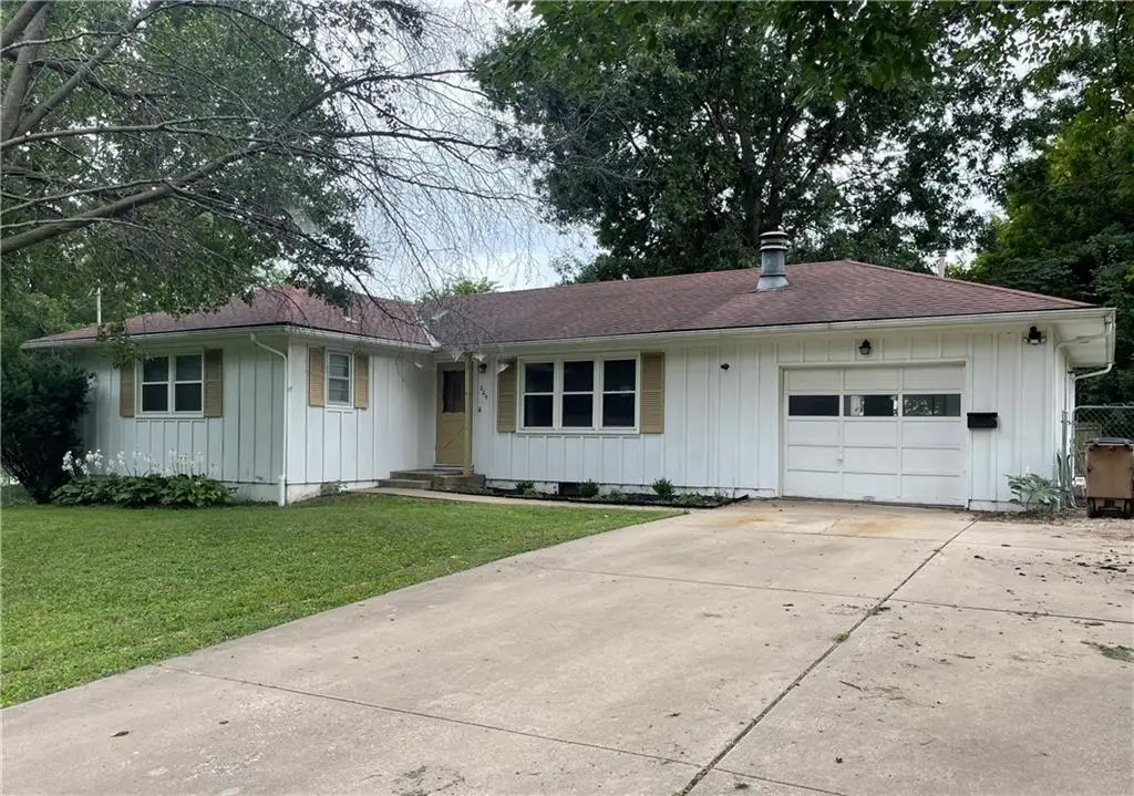 205 E Maple Street, Raymore, MO 64083 - #1