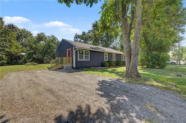 834 N Walker Lane, Olathe, KS 66061