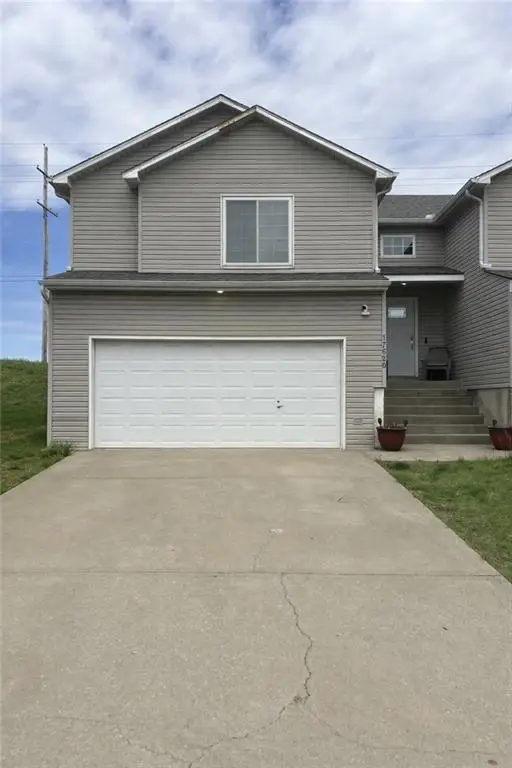 17620 W 111th Place, Olathe, KS 66061