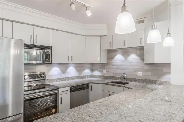 310 W 49th Street #606, Kansas City, MO 64112