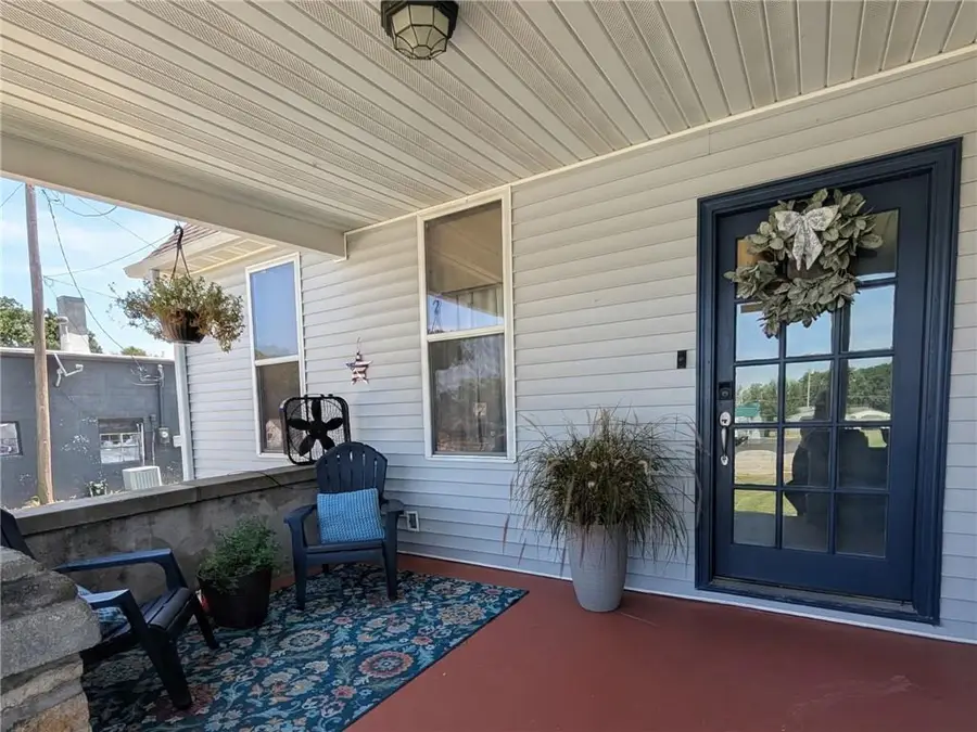 518 W 4th Avenue, Garnett, KS 66032 - #2
