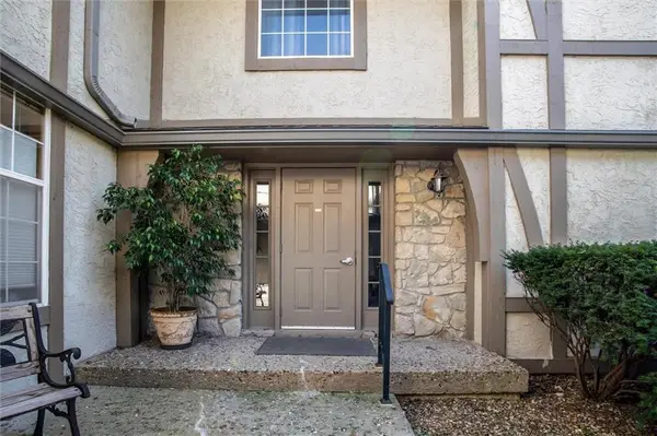 1205 NW Village Drive #D, Blue Springs, MO 64015