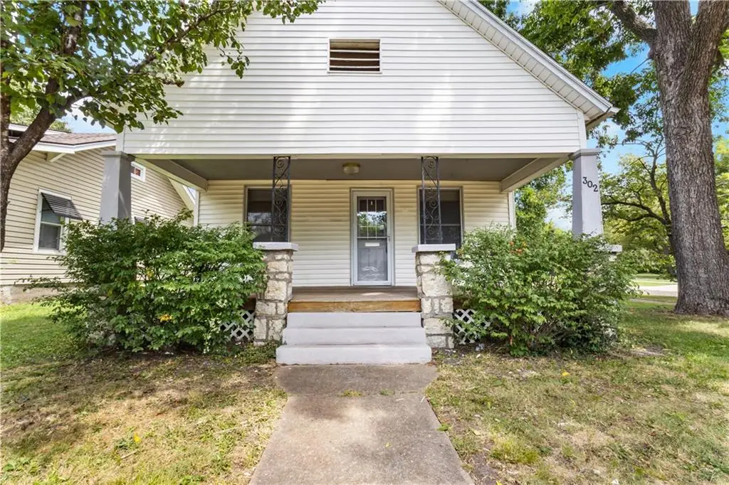302 Pacific Avenue, Osawatomie, KS 66064 - #1