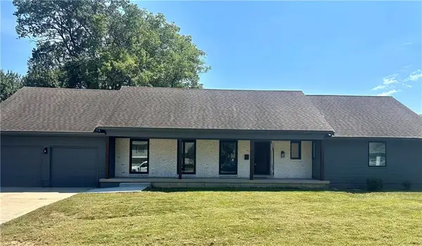 6901 W 101st Street, Overland Park, KS 66212