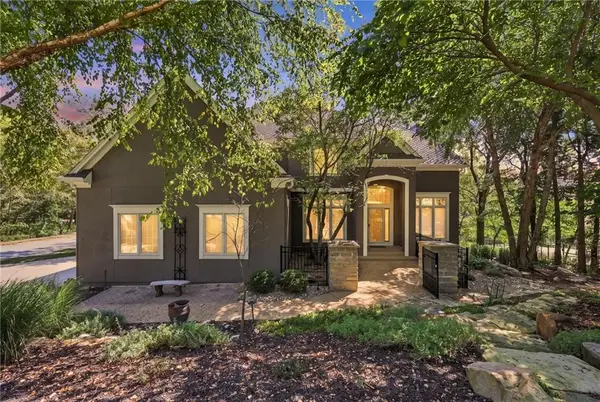 26615 W Greentree Court, Olathe, KS 66061