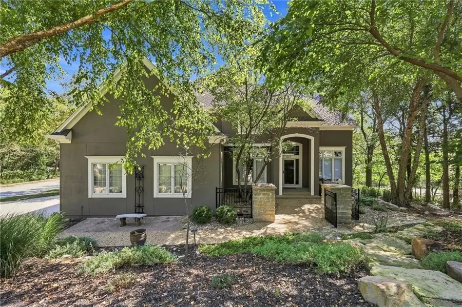 26615 W Greentree Court, Olathe, KS 66061 - #2
