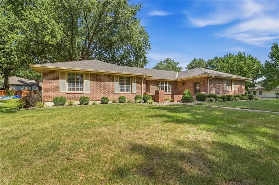 306 NW Lincolnwood Drive, Lees Summit, MO 64063 - #2