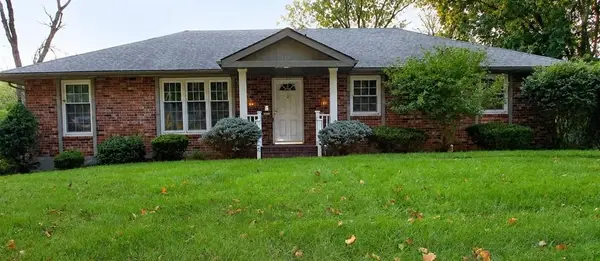 3906 Lakeview Drive, Leavenworth, KS 66048