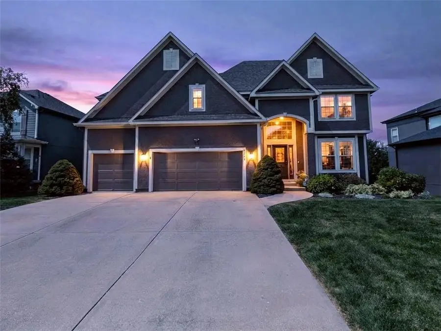 5514 Hilltop Drive, Shawnee, KS 66226 - #2